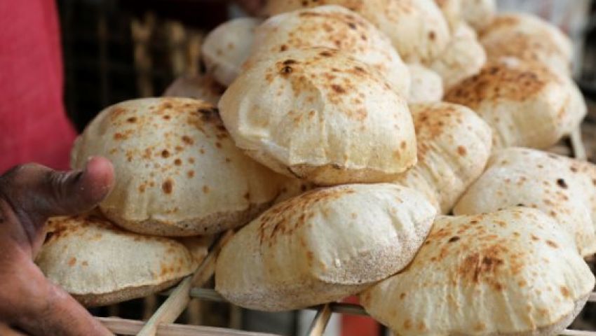 انخفاض طن الدقيق 2000 جنيه.. وتراجع أسعار الخبز من اليوم